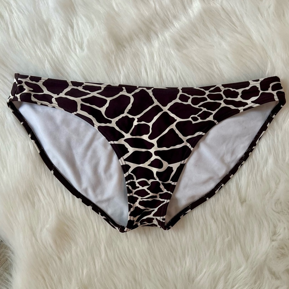 ISLAND WORLD APPAREL | Giraffe Print Bikini Bottoms (M)